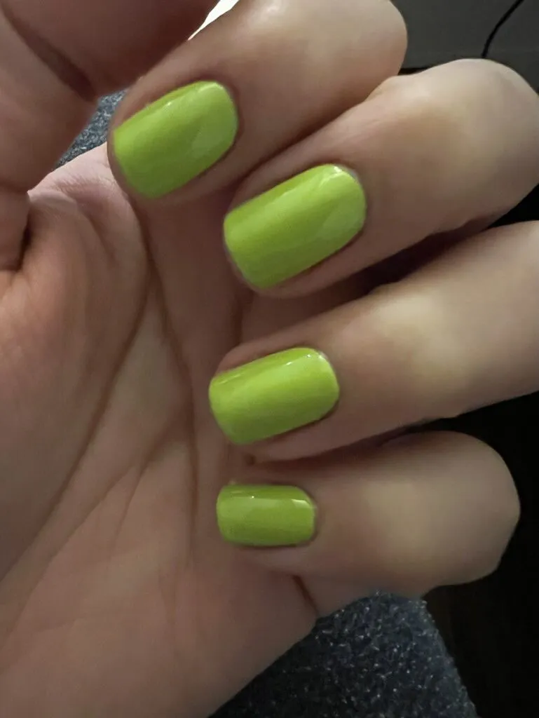 Cirque Colors Sticky Icky nagellack limegrön kräm