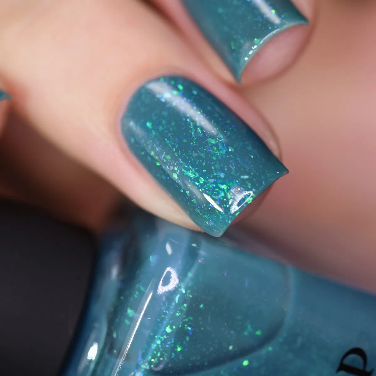 ILNP The Message nagellack celadonblå shimmer