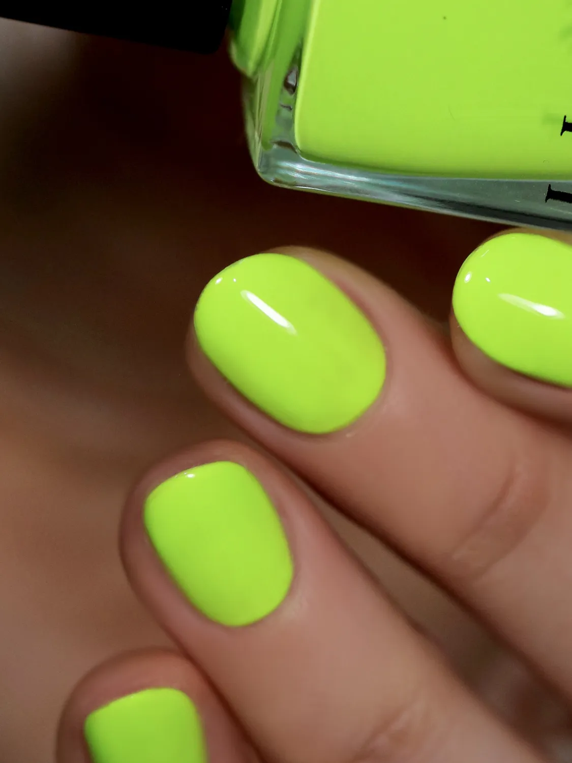 ILNP Playlist nagellack neongulgrön kräm