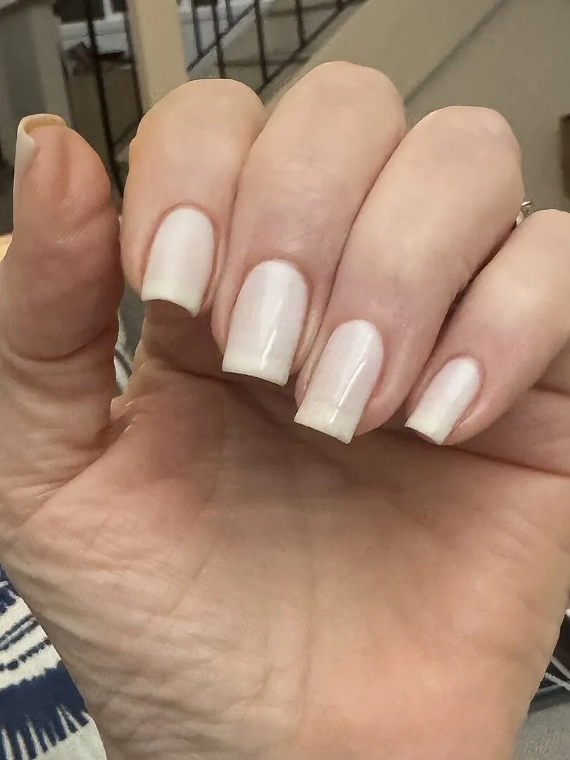 Cirque Colors Linen nagellack mjölkvitt sheer