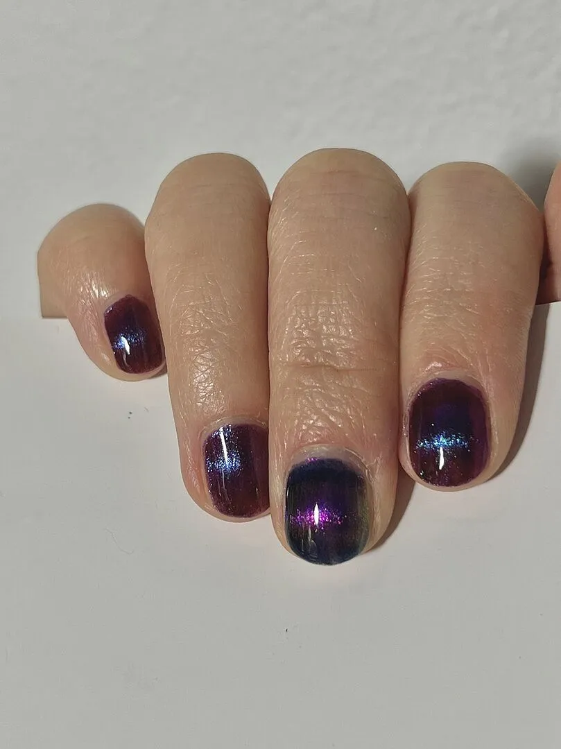 Cirque Paradox magnetlack mörklila multichrome