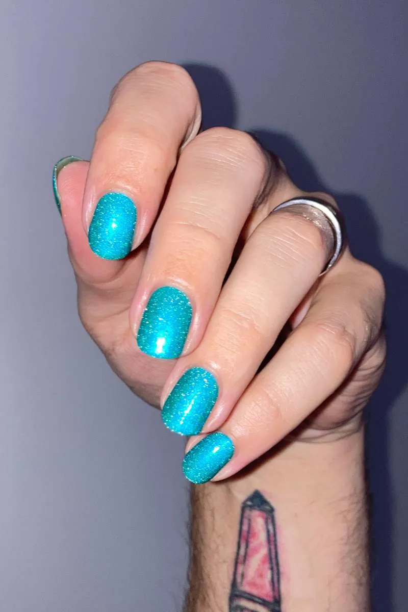 Cirque Colors Saboteur nagellack ljus teal shimmer