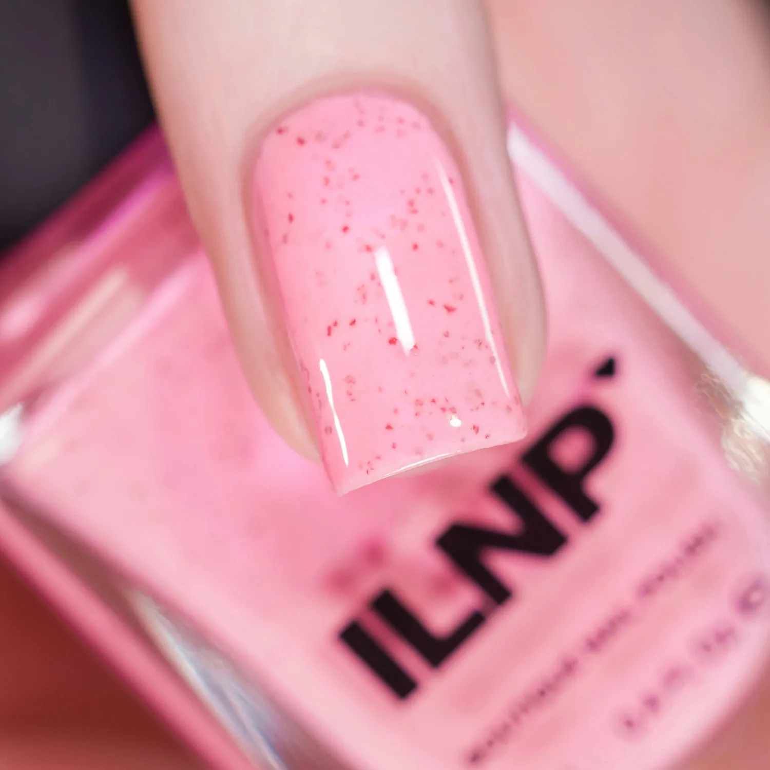 ILNP Strawberry Shake nagellack pastellrosa flakes