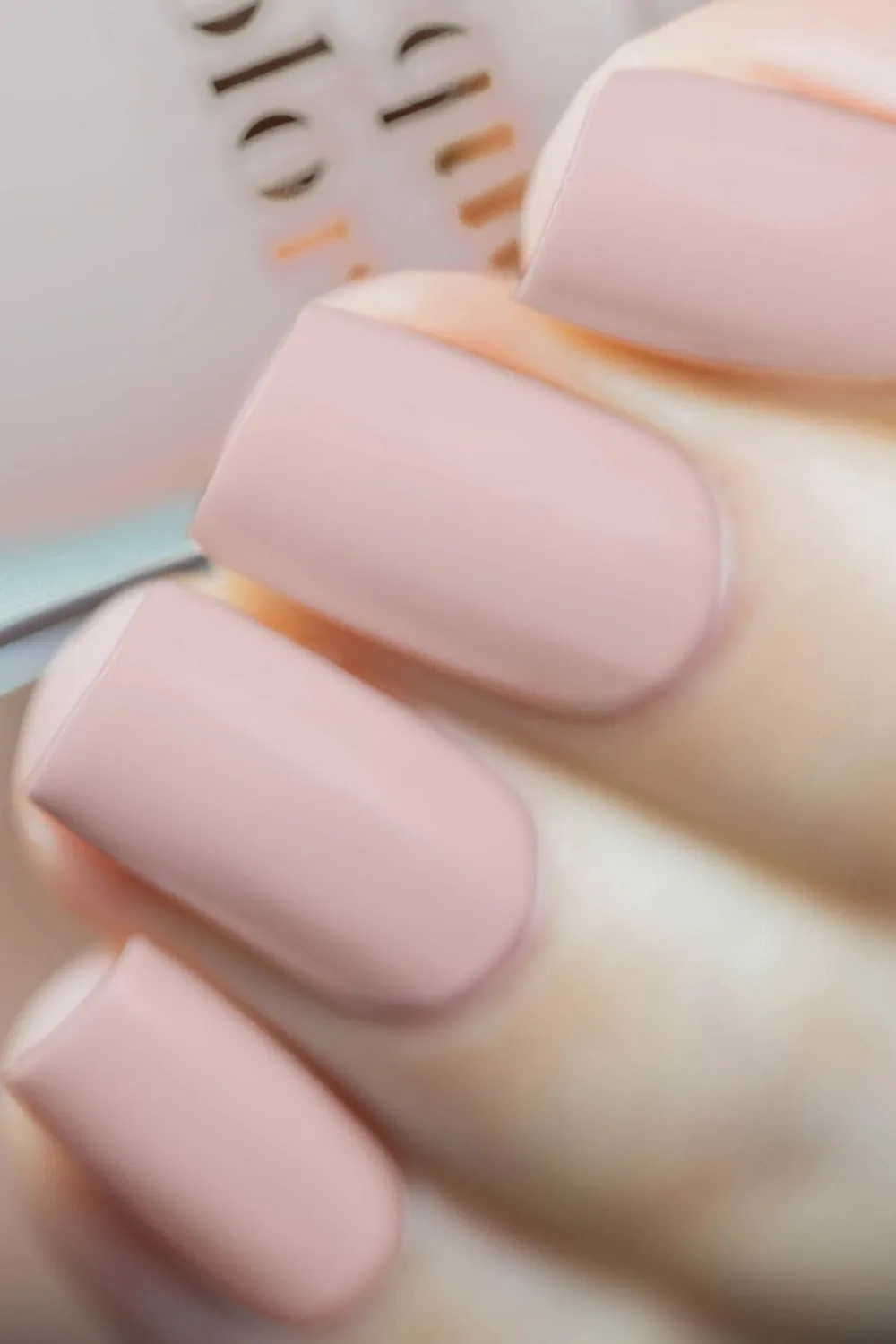 Cirque Colors Don't Forget the Cannoli nagellack beige-vit crème