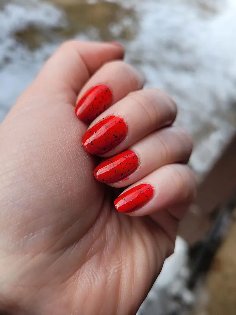 Cirque Colors Mushroom Kingdom nagellack termisk röd