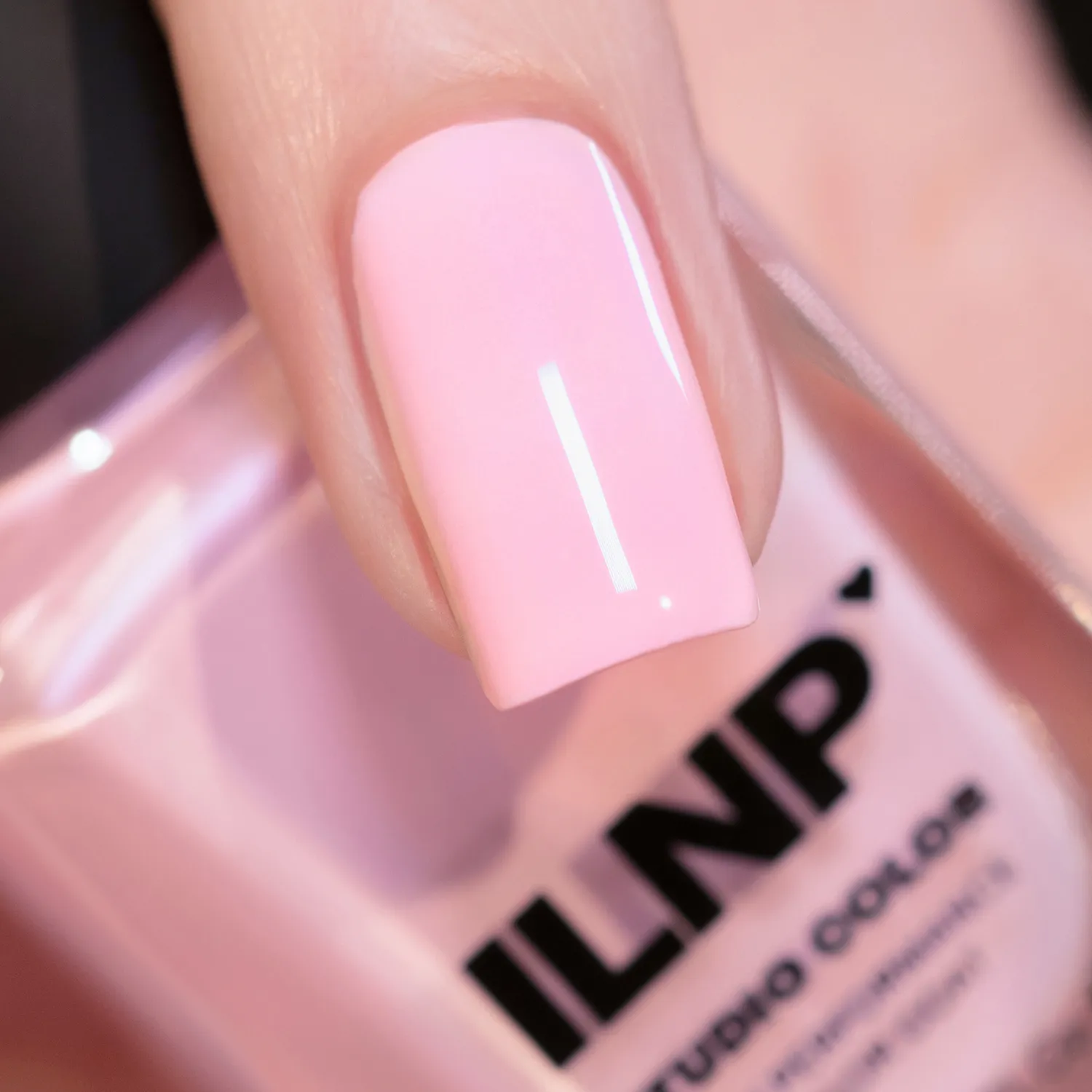 ILNP Lovestruck Twirl nagellack krämrosa