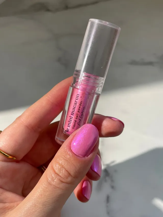 Le Mini Macaron Pink Euphoria nagelpuder skimrande rosa