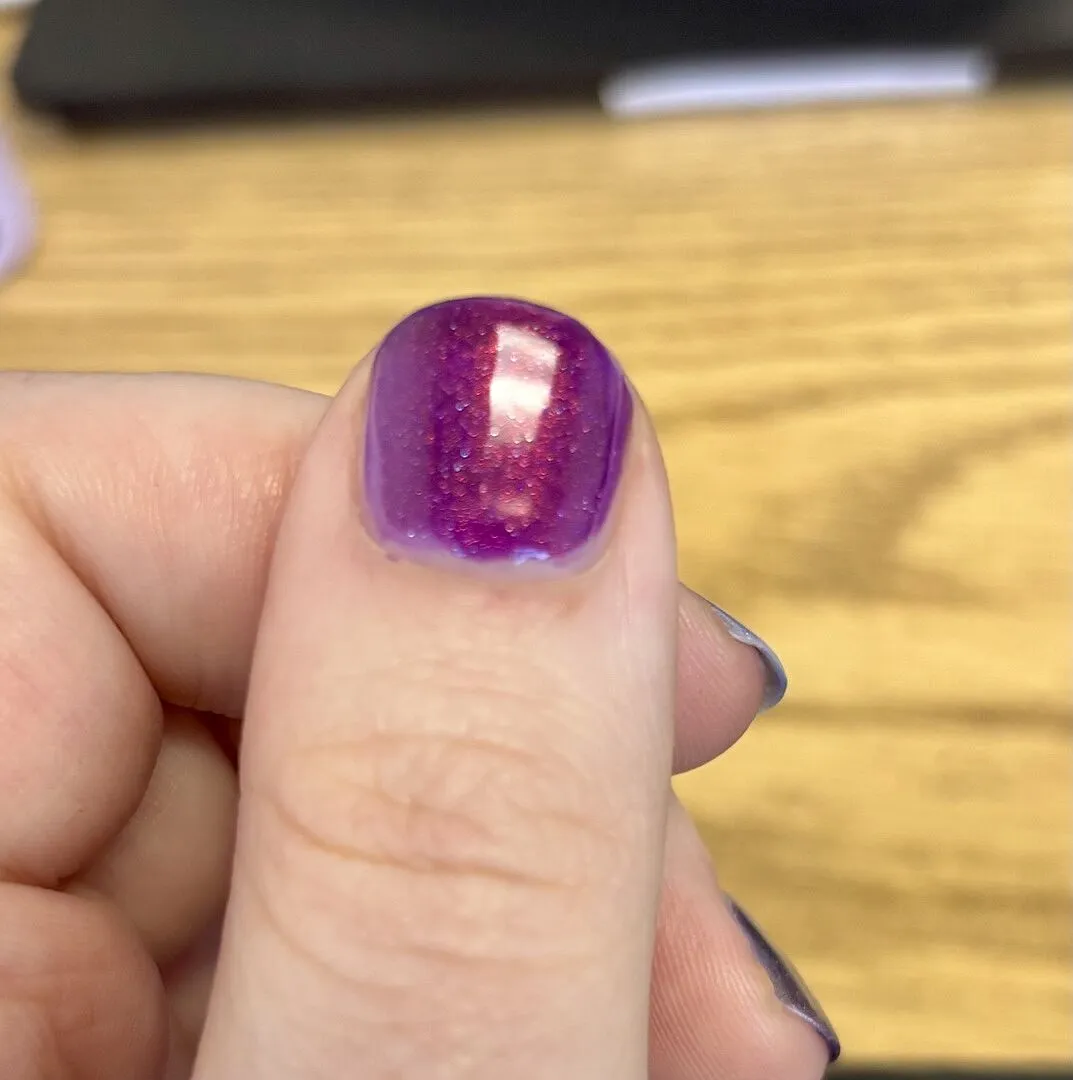 Cirque Colors Coronation nagellack lila skimmer