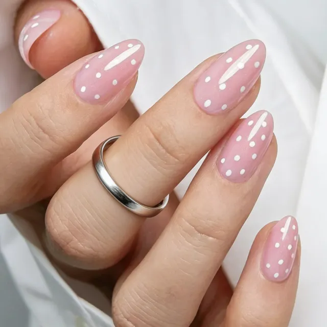 Modelones Pink Polka Dot lösnaglar almond 32-pack prick