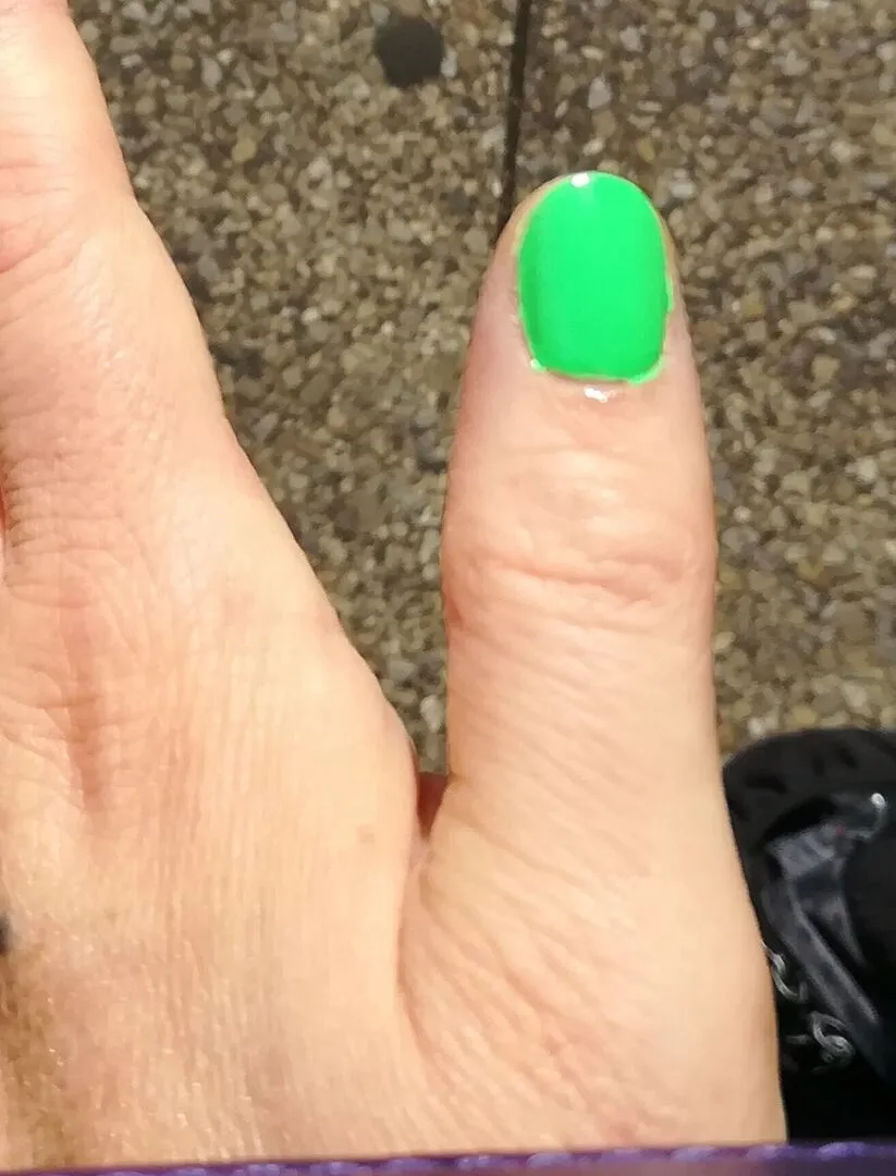 Cirque Colors Thirsty nagellack neongrön mint