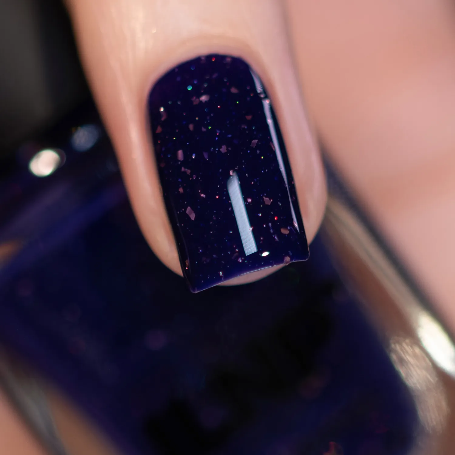ILNP First Edition nagellack indigo med kopparflakes