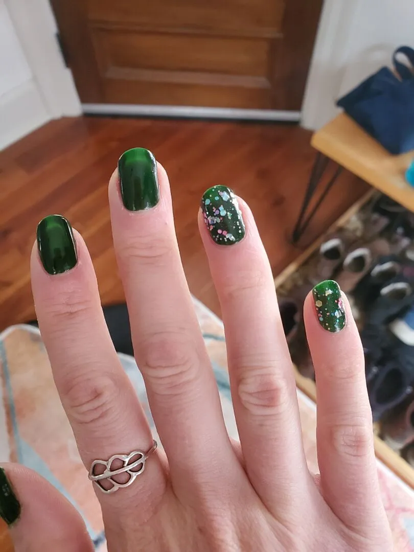 Cirque Colors McKittrick nagellack mörkgrön crème
