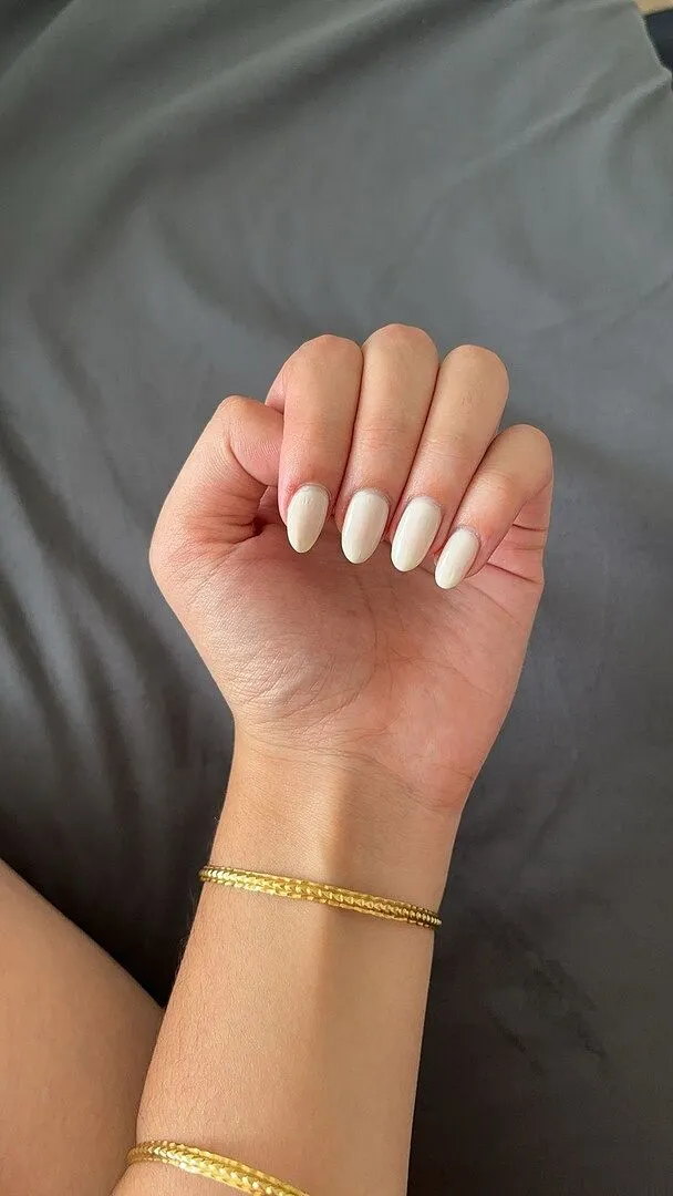 Cirque Colors Linen nagellack mjölkvitt sheer