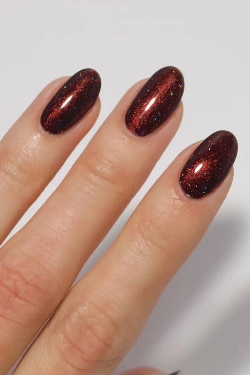 Cirque Colors Black Widow nagellack svart rött skimmer