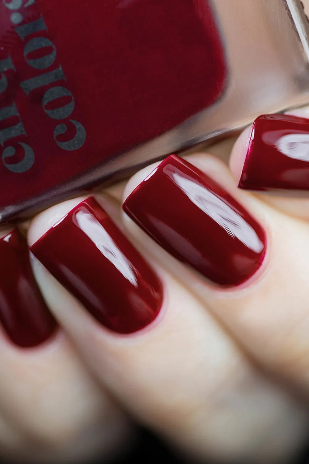 Cirque Colors Rouge Rockefeller nagellack crème vinröd