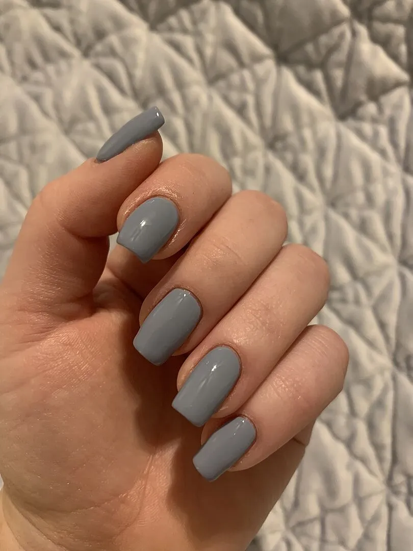 Cirque Colors Storm King nagellack ljusblågrå kräm