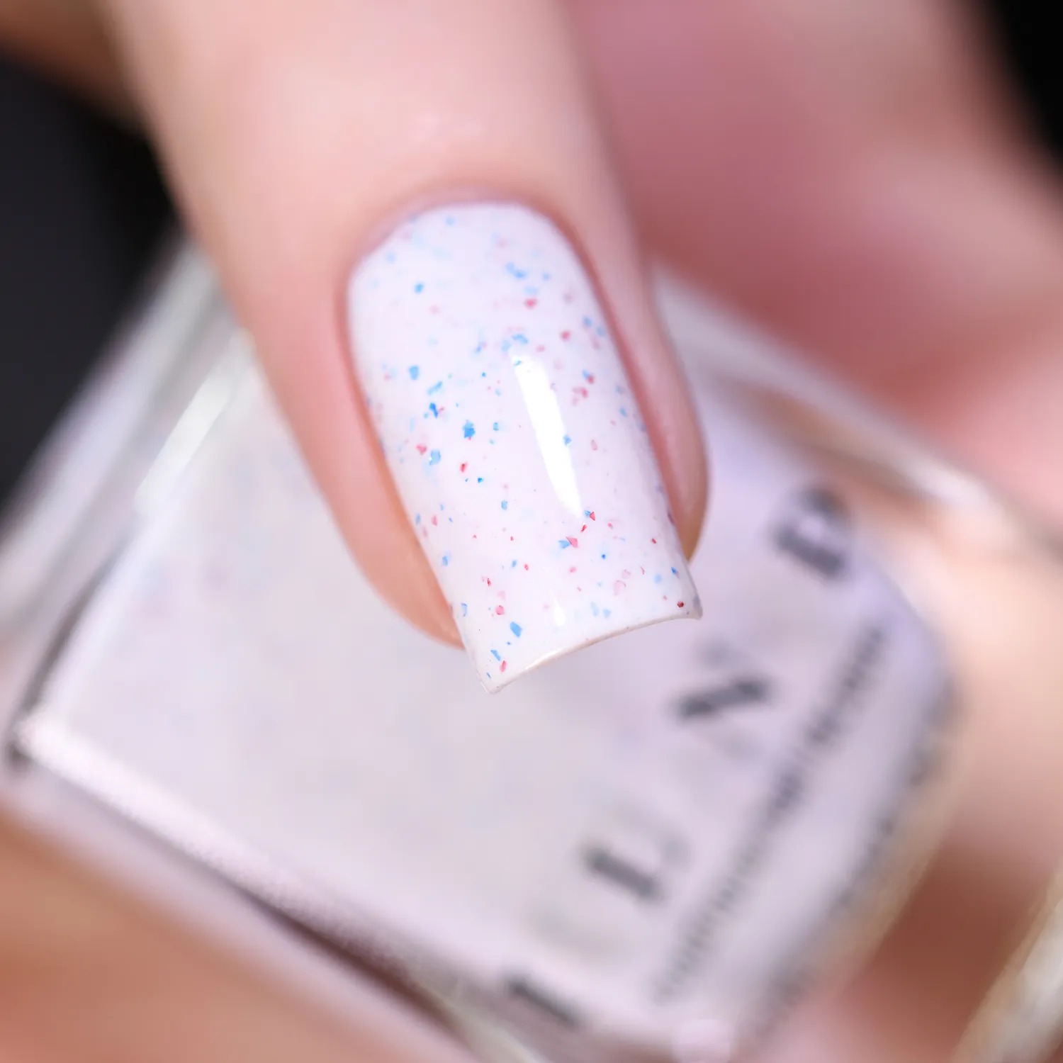 ILNP At Sea Liberty nagellack vit prickig