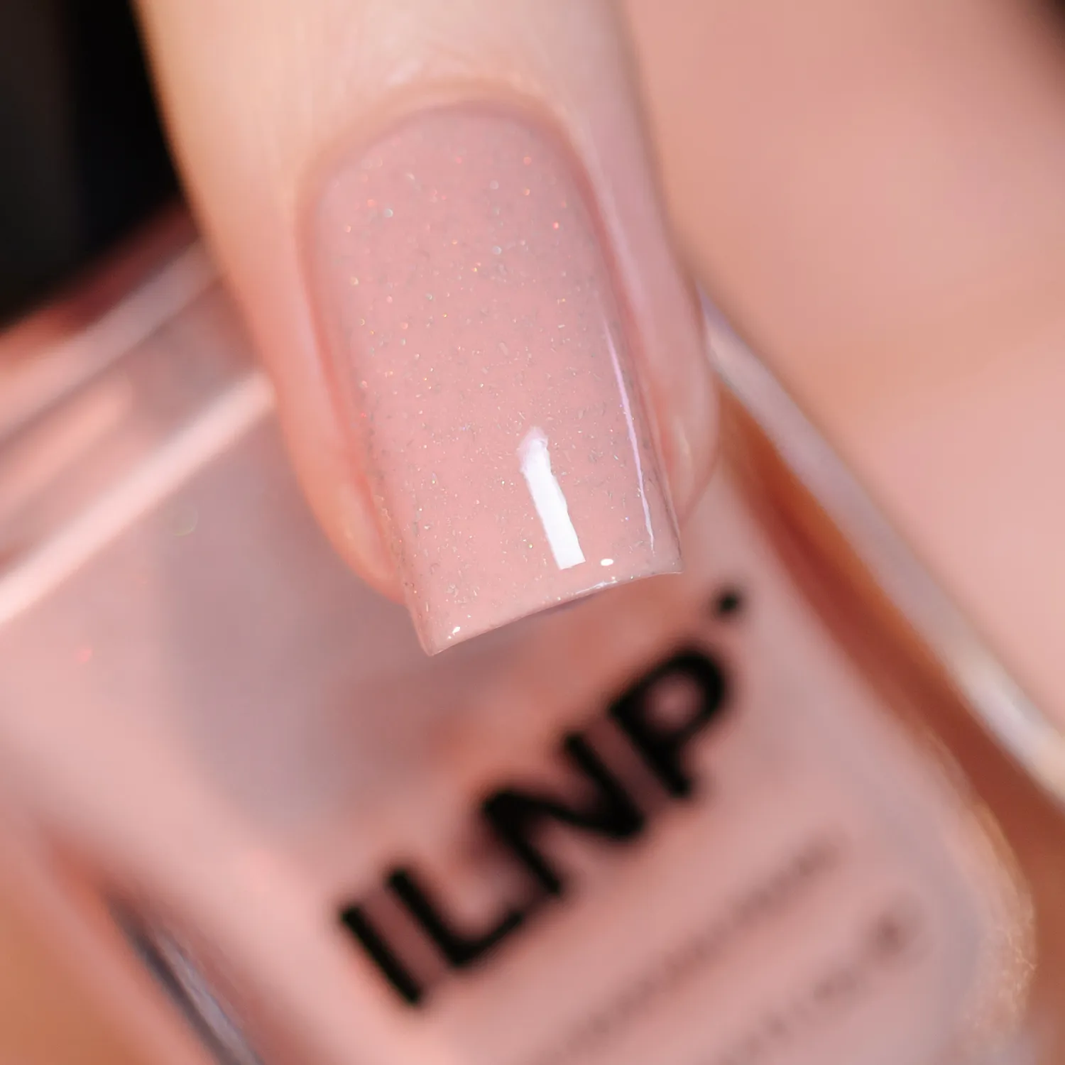ILNP Nine to Five CEO nagellack nude rosa holo