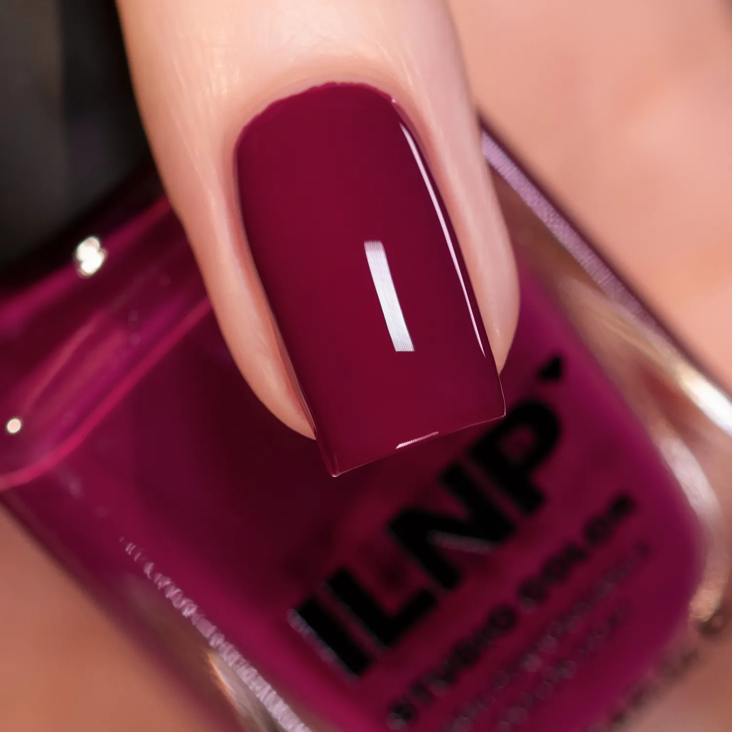 ILNP Love Story Adored nagellack bärröd kräm