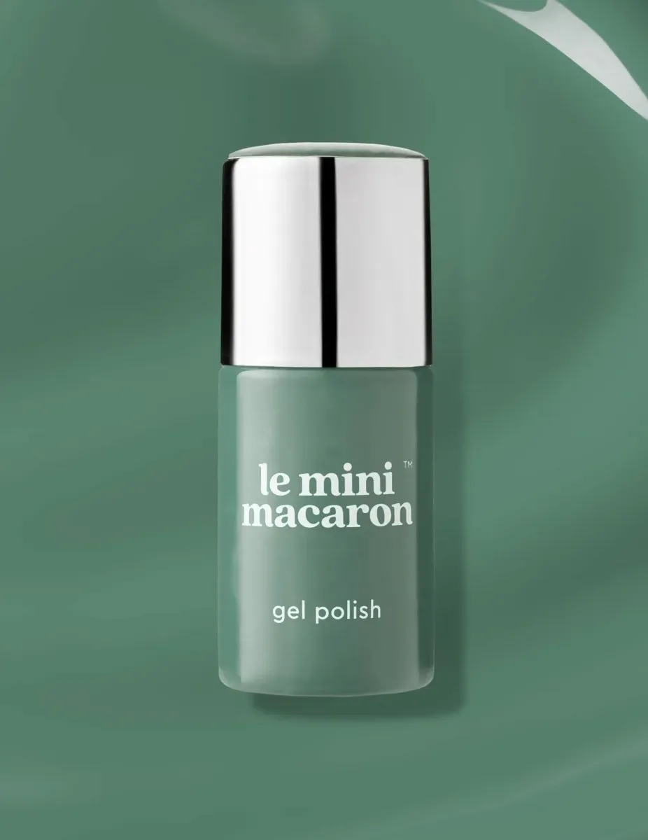 Le Mini Macaron Smoky Matcha gellack dämpad grön