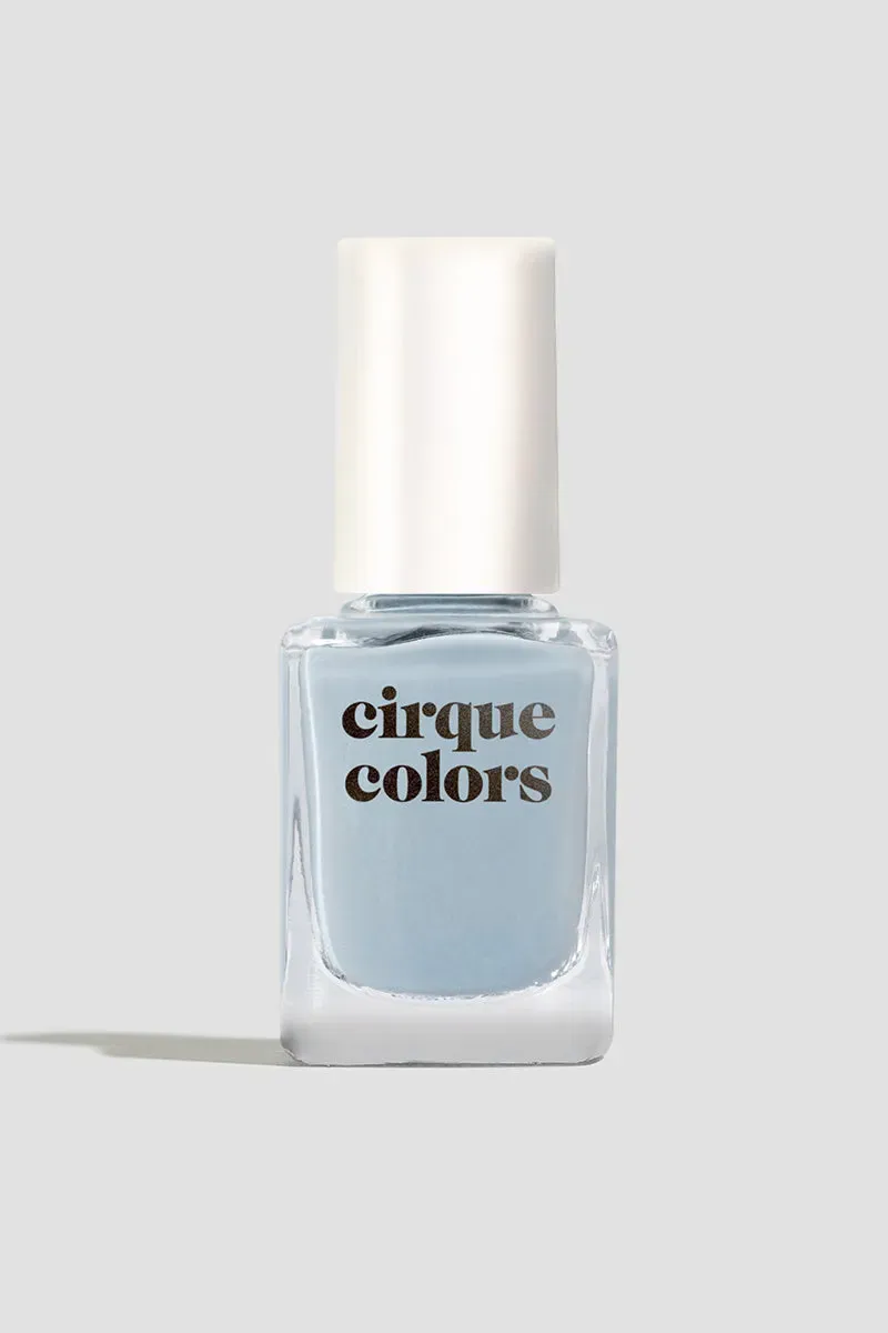 Cirque Colors Storm King nagellack ljusblågrå kräm
