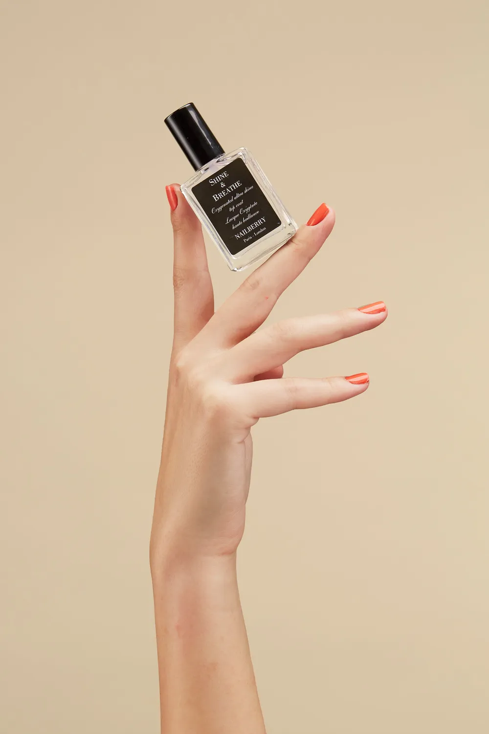 Nailberry Shine & Breathe top coat 15 ml högglans