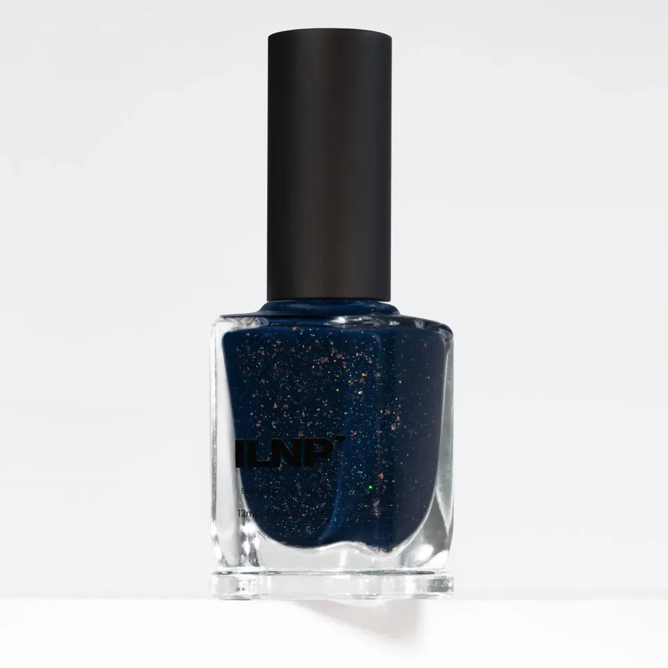 ILNP The Estate The Heir nagellack safirblå kopparflakes
