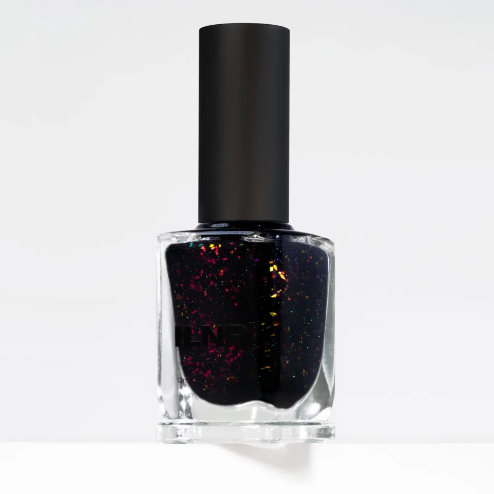 ILNP No Return nagellack svart aubergine flakies
