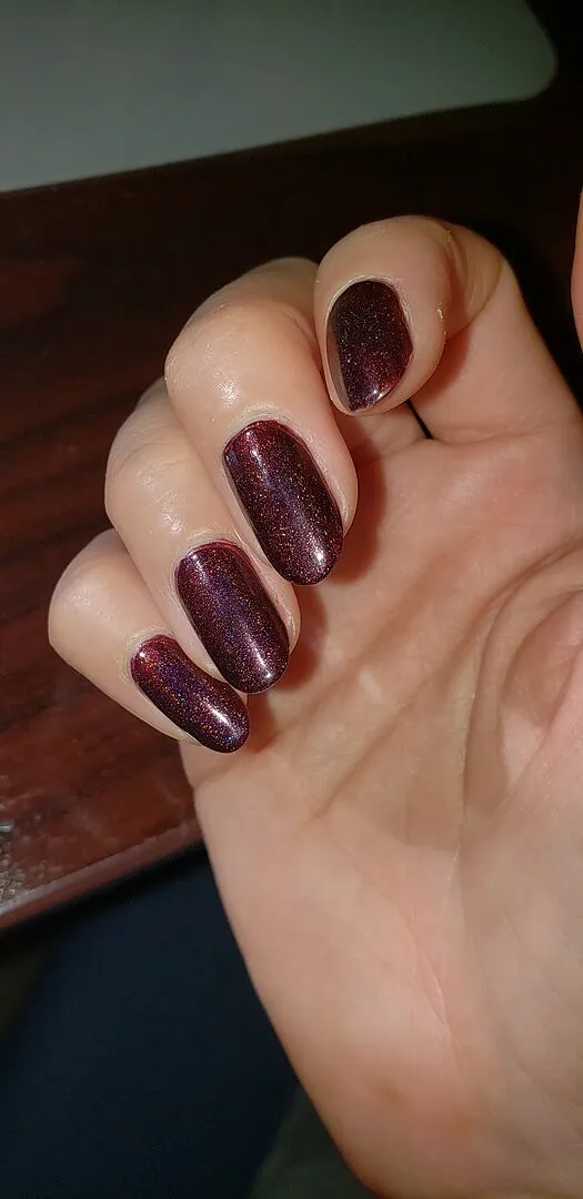 Cirque Colors Ambrosia nagellack holografisk röd