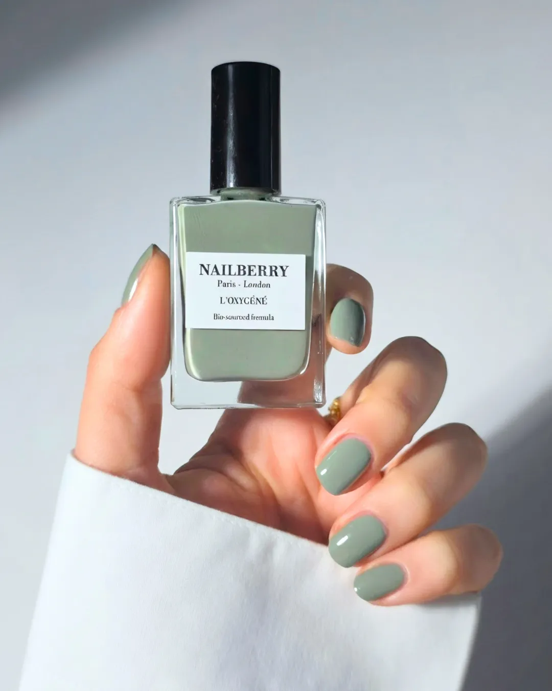 Nailberry A New Leaf nagellack 14 ml dämpad grön