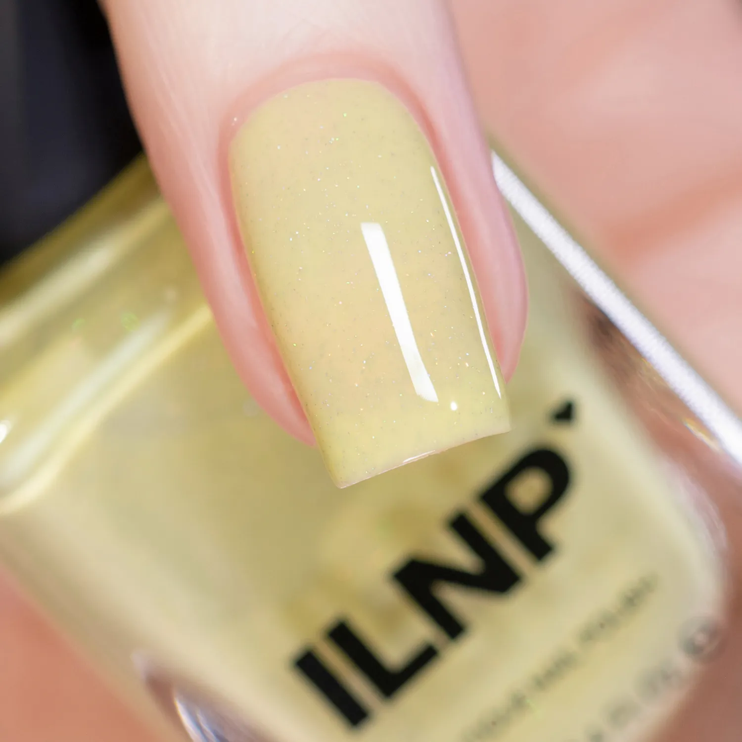 ILNP Rewind Lunchbox nagellack pastellgul holografisk