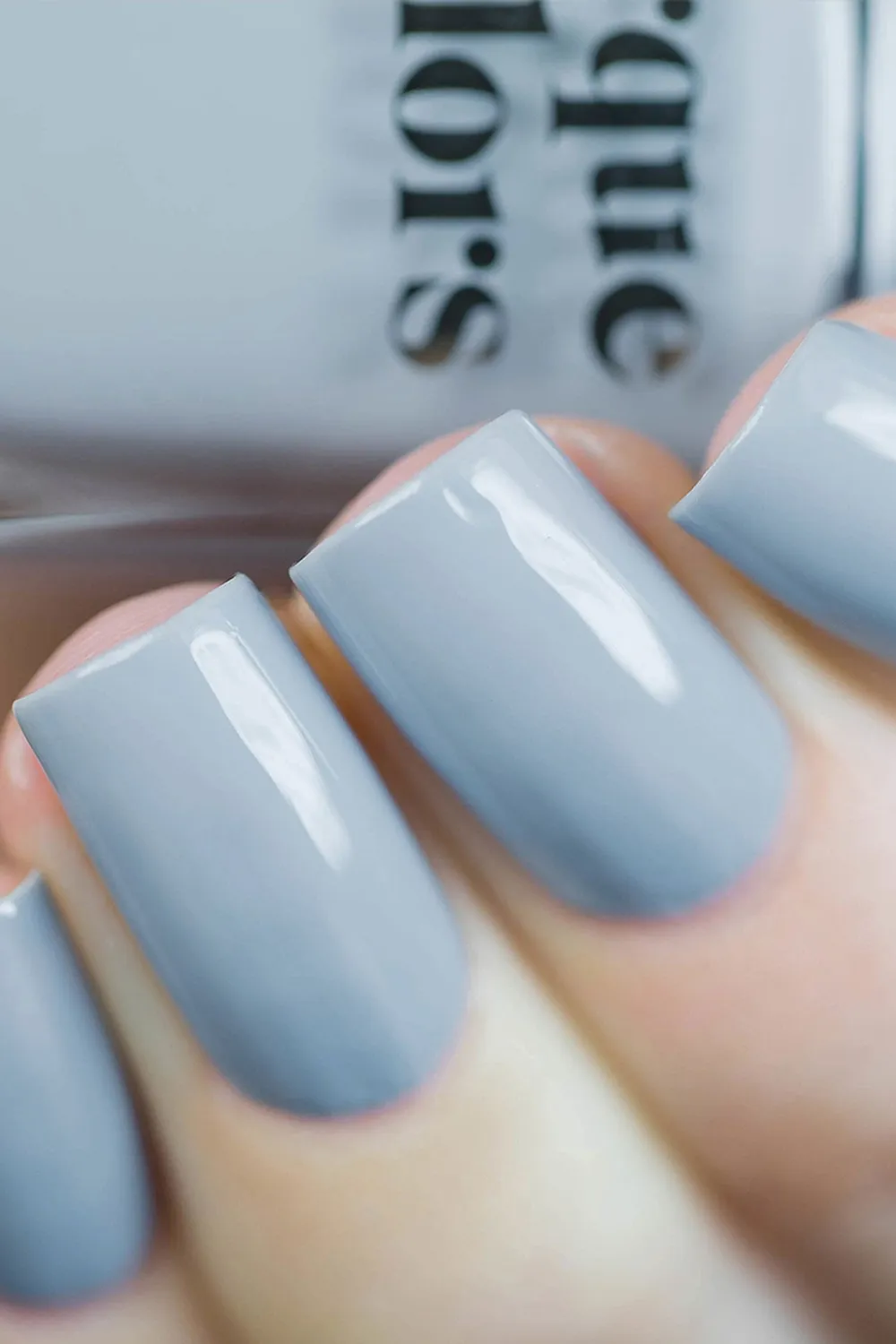 Cirque Colors Storm King nagellack ljusblågrå kräm