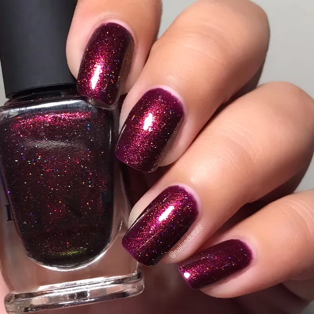ILNP Royalty nagellack vinrött shimmer
