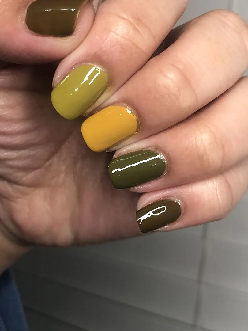 Cirque Colors Wall St nagellack olivgrön crème