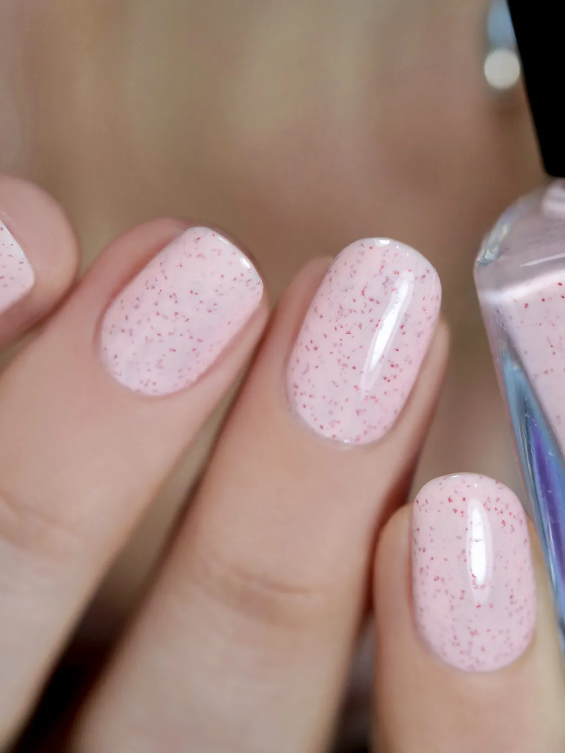 ILNP Hatched Sunday nagellack rosa prickigt