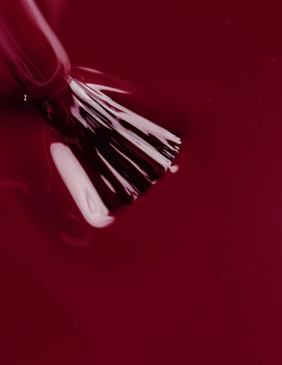 Le Mini Macaron Red Velvet gellack djupröd