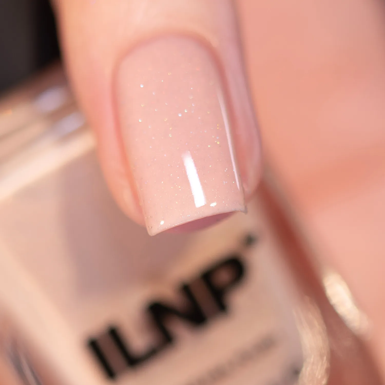 ILNP Nine to Five Rumor Has It nagellack holografiskt