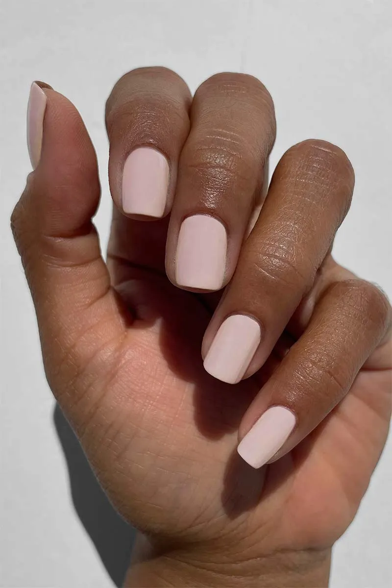 Cirque Colors Don't Forget the Cannoli nagellack beige-vit crème