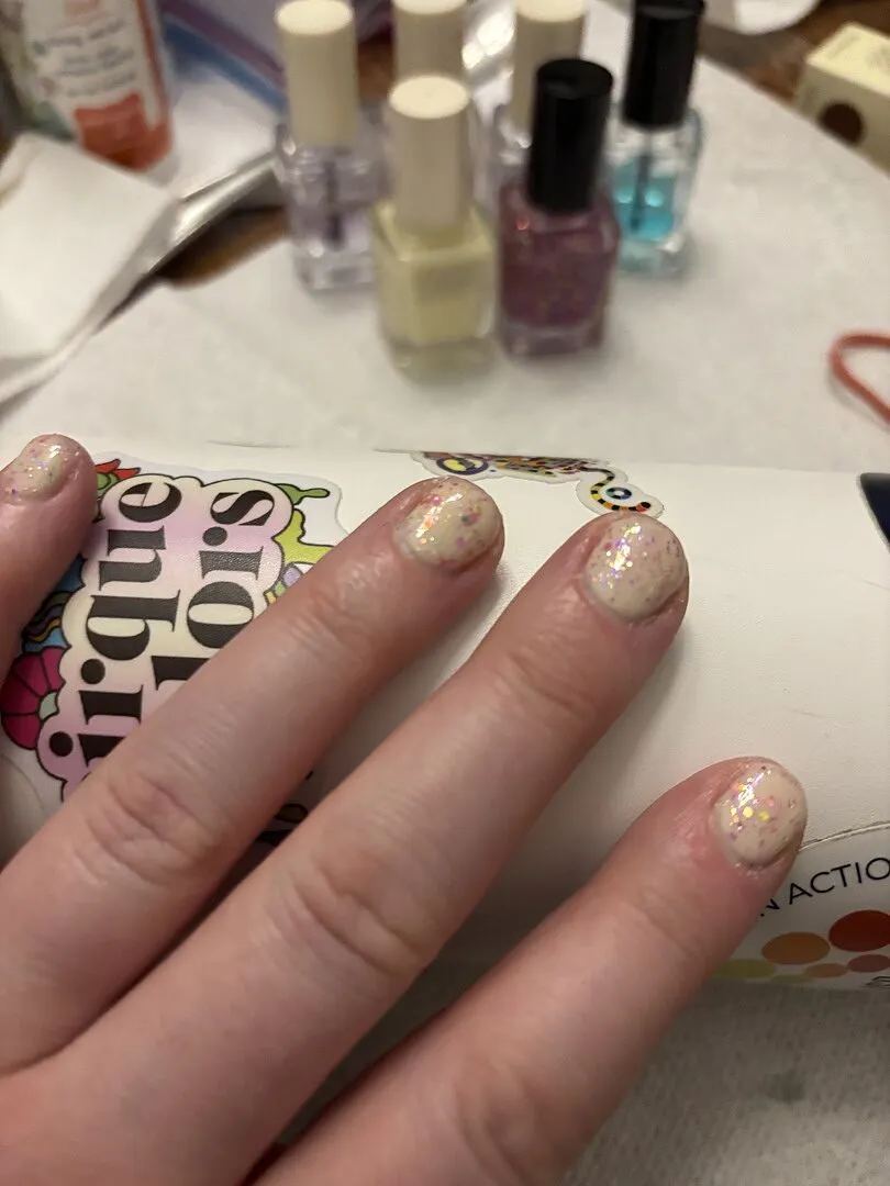 Cirque Colors Milk Glass nagellack off-white crelly