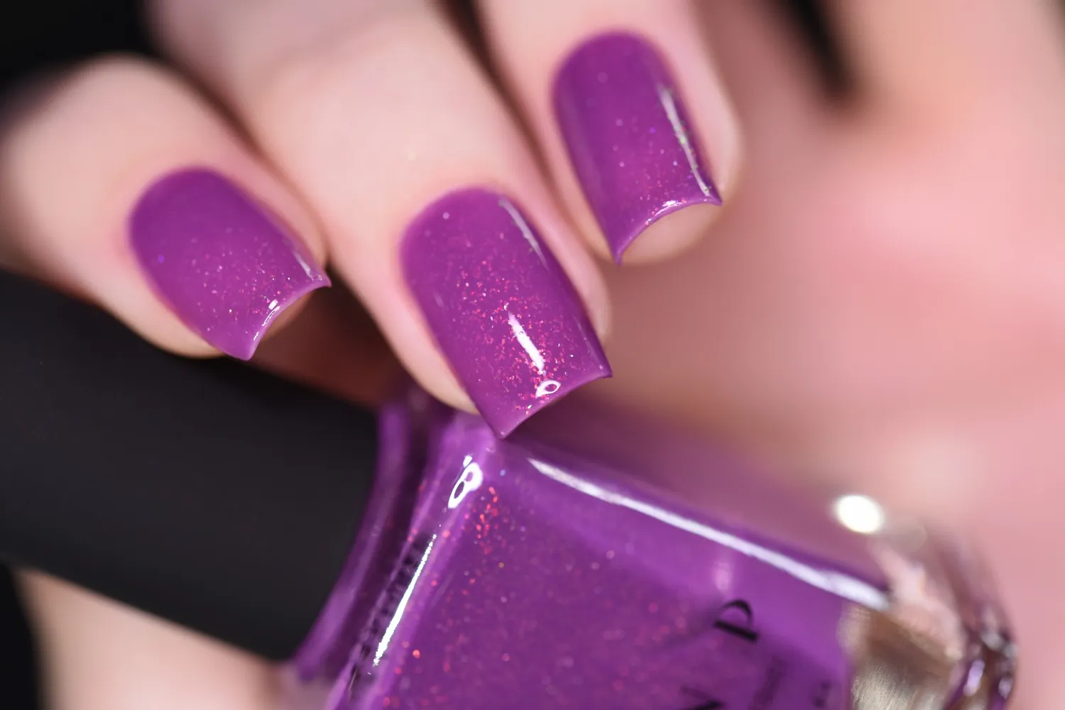 ILNP Paisley nagellack mörkmagenta med röd-guld flakes