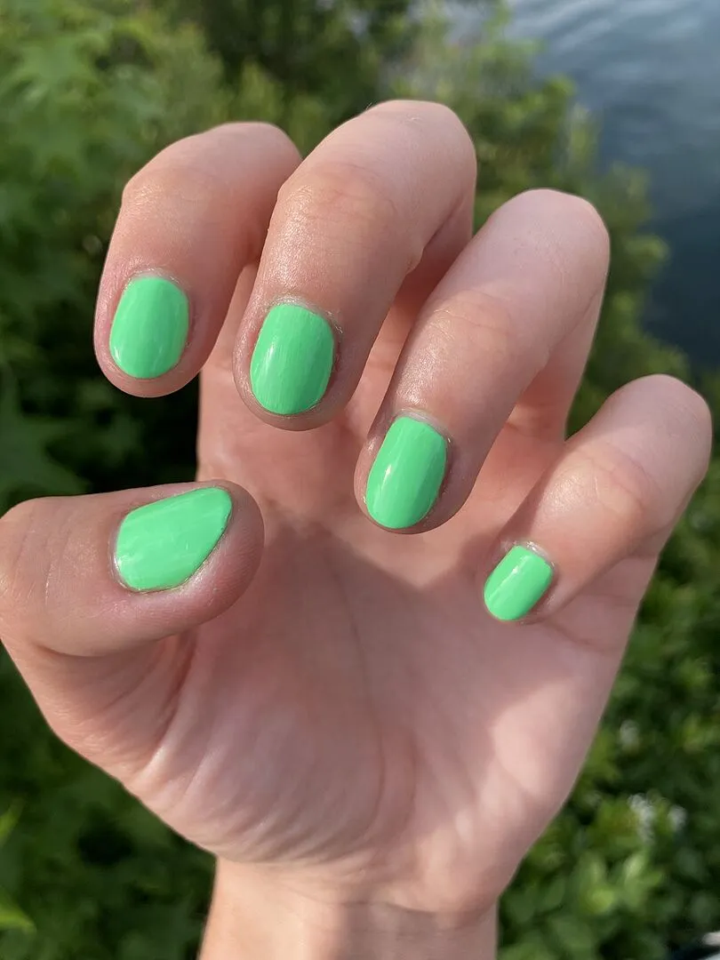 Cirque Colors Thirsty nagellack neongrön mint
