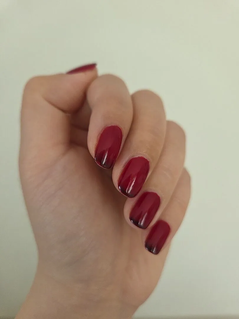 Cirque Colors Rothko Red nagellack thermal kall-varm