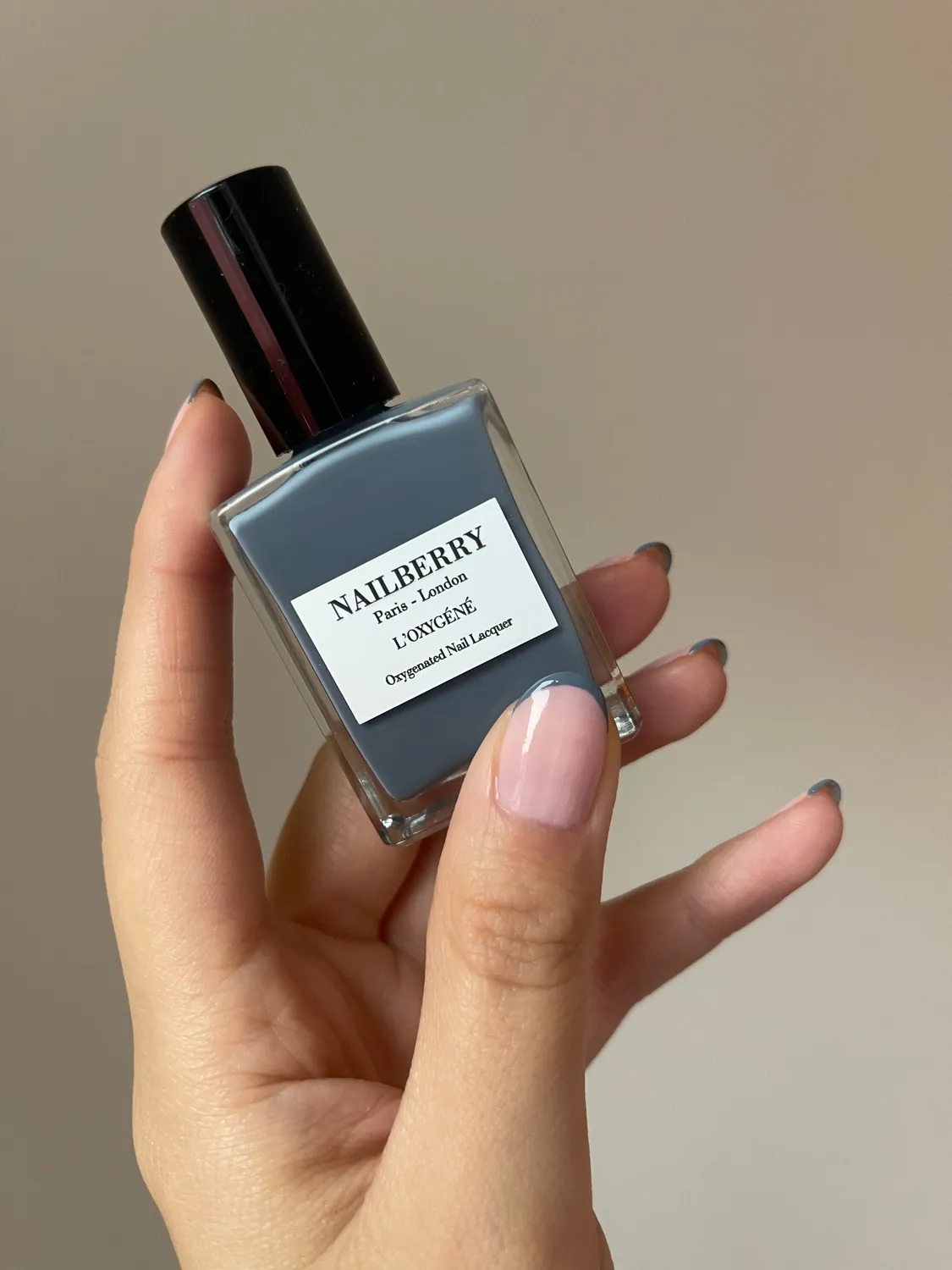 Nailberry Spiritual nagellack 14 ml mellanblå