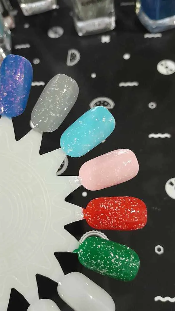 Cirque Colors Snow Angel nagellack vit glittertopper