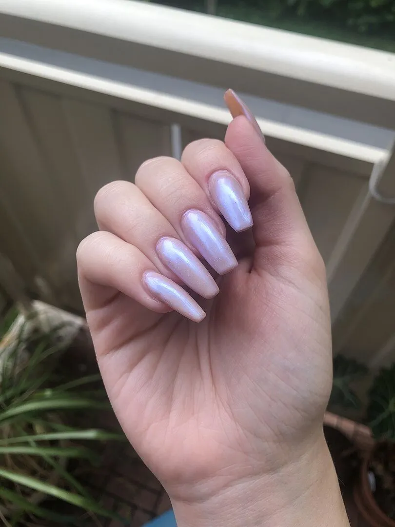 Cirque Colors Mystic Moonstone nagellack mjölkvit shimmer