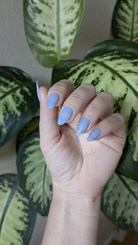 Cirque Colors Morningtide nagellack ljusblå sheer