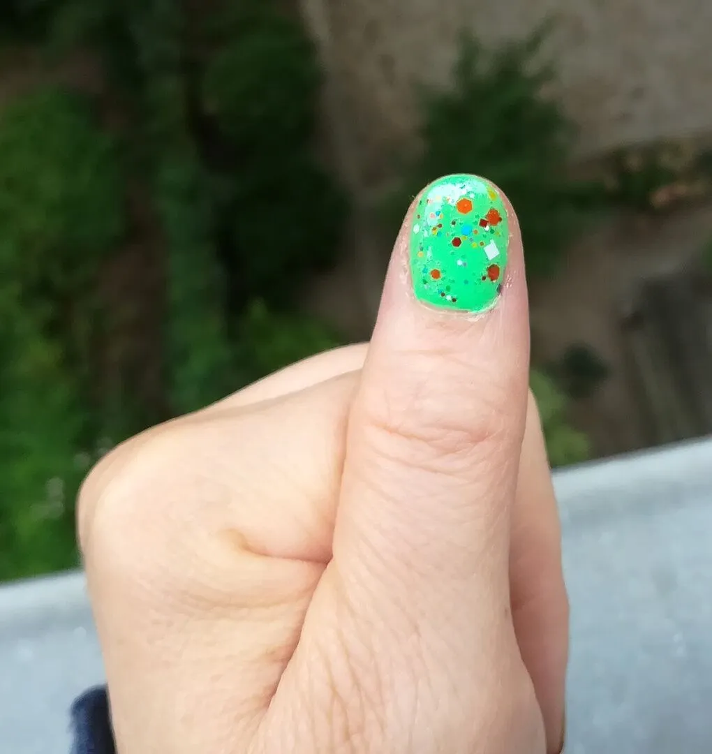 Cirque Colors Thirsty nagellack neongrön mint