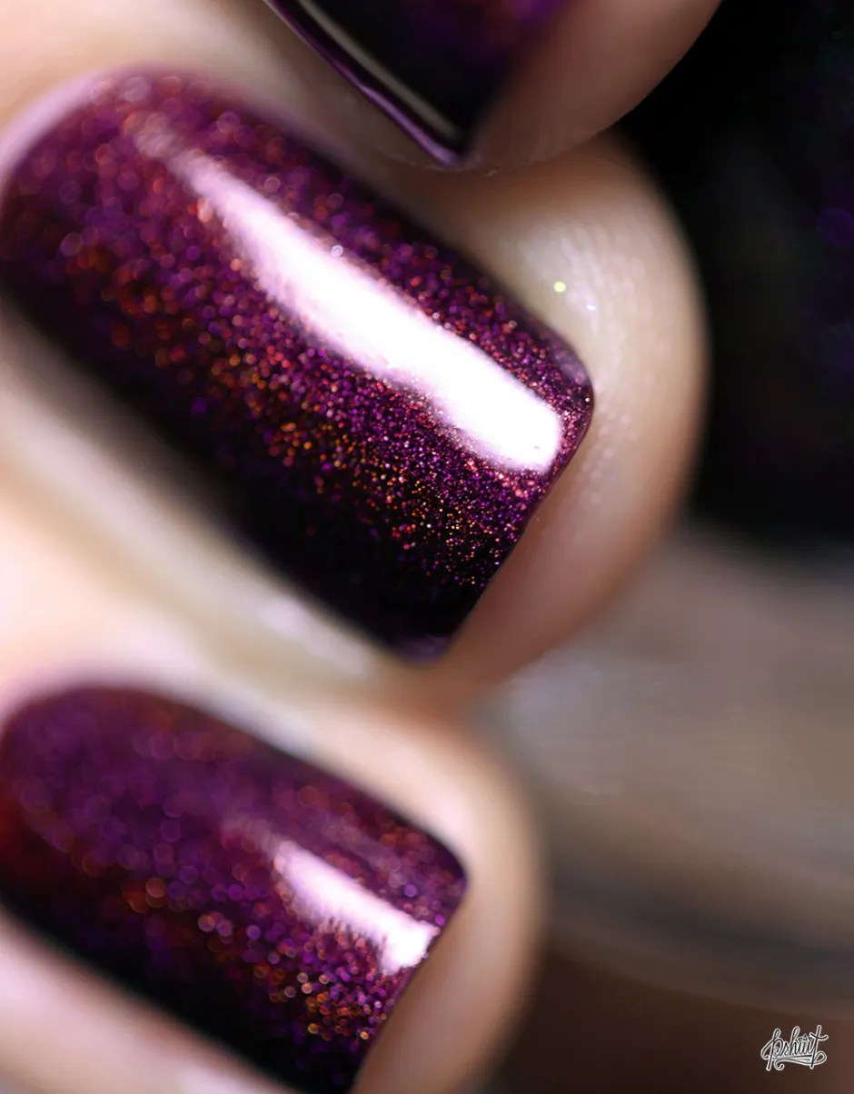 ILNP Black Orchid nagellack mörk bourgogne holografiskt