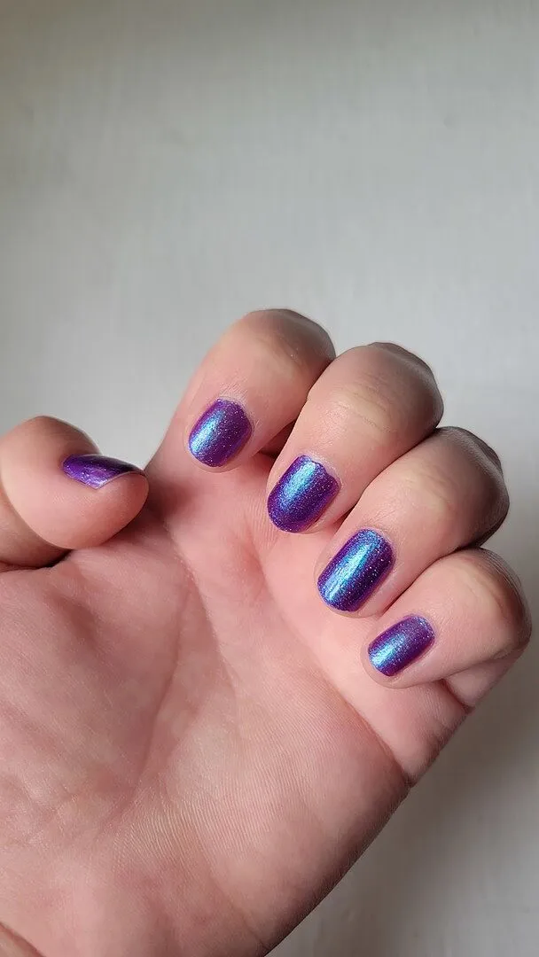 Cirque Colors Night Fever nagellack lila skimmer